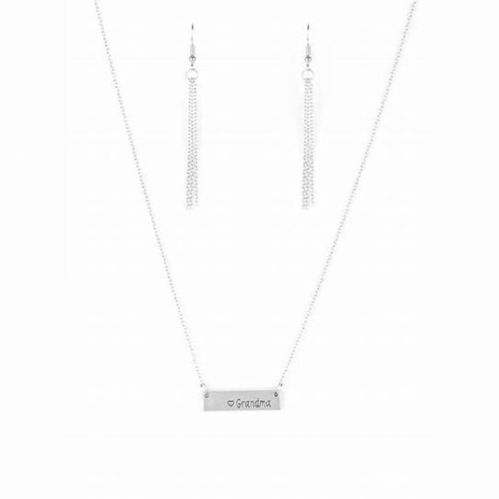 ❣️Short silver “Grandma” necklace.❣️*